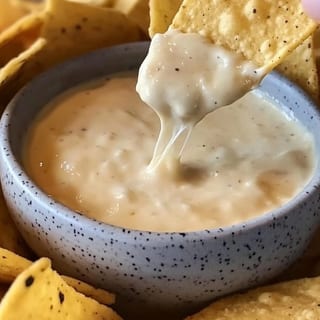 Queso & chips