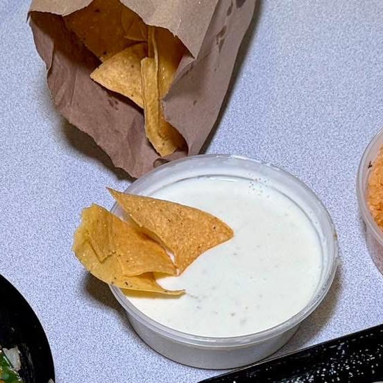 Queso & chips.