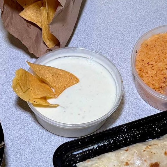 Queso & chips.